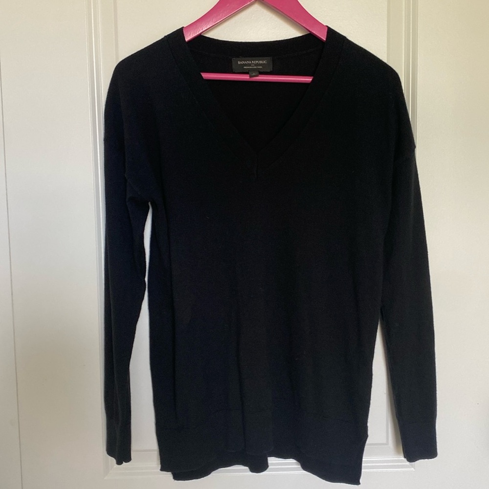 Banana Republic V neck Sweater‎